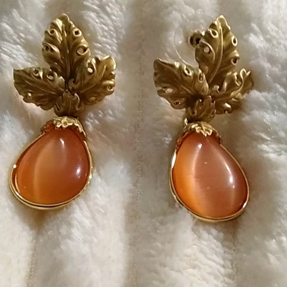 Fall Leaf/Gold Tone Earrings